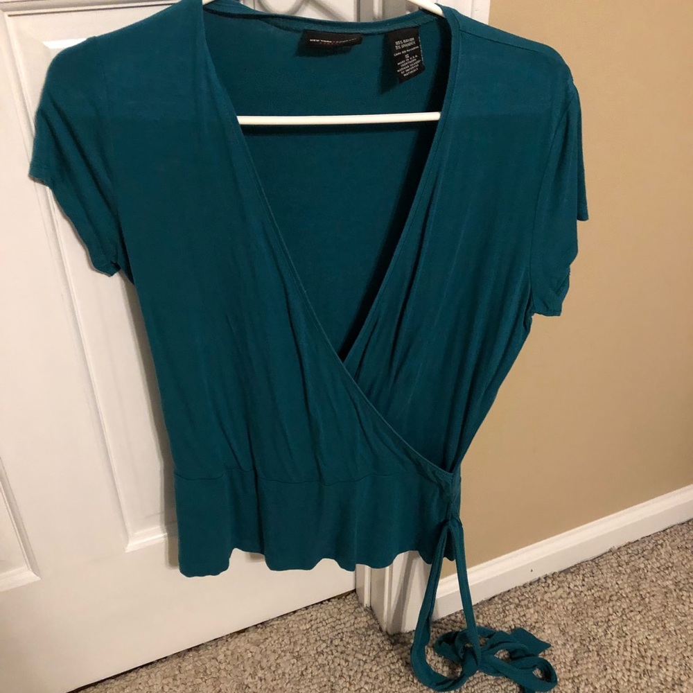 New York and company size small green shirt